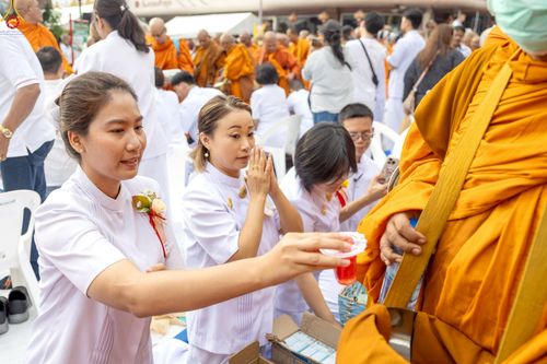 ภาพ No.237122:วันอาทิตย์ที่ 10 สิงหาคม พ.ศ. 2568 มหาสังฆทานครั้งยิ่งใหญ่ ตักบาตรพระ 10,000 รูป ถ.นิพัทธ์อุทิศ 3 ใจกลางนครหาดใหญ่ จ.สงขลา (ชุดที่ 2)