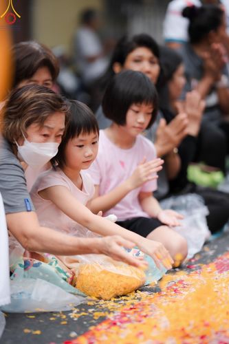 ภาพ No.128260:พิธีอัญเชิญพระบรมสารีริกธาตุ " ใจกลางเมืองนครหาดใหญ่ " เพื่อประดิษฐาน ณ มหารัตนเจดีย์สิริปทุมสวรรค์ (เจดีย์อริยพุทธะ 5 พระองค์) ศูนย์ปฏิบัติธรรมภาคใต้ อ.บางกล่ำ จ.สงขลา  วันที่ 9 มีนาคม พ.ศ.2567 (ชุดที่ 1)