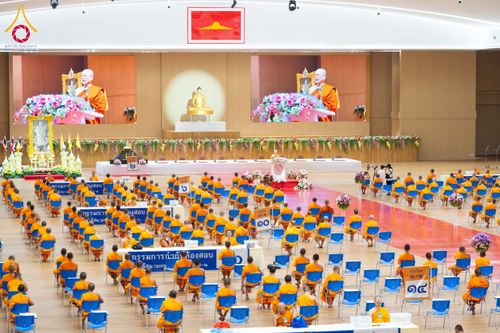 ภาพ No.208847:พระบาทสมเด็จพระเจ้าอยู่หัวทรงพระกรุณาโปรดเกล้าฯ พระราชทานภัตตาหารพระราชทาน แด่พระภิกษุ สามเณร ในการสอบบาลีสนามหลวง ณ วัดพระธรรมกาย วันที่ 22 กุมภาพันธ์ พ.ศ. 2568 ณ วัดพระธรรมกาย อำเภอคลองหลวง จังหวัดปทุมธานี