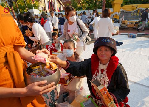 ภาพ No.208716:ตักบาตรพระ 1,743 รูป ครบรอบ 743 ปี นครน่าน ถวายเป็นพุทธบูชา น้อมบุญกุศลอุทิศให้บรรพบุรุษ วันอาทิตย์ ที่ 16 กุมภาพันธ์ พ.ศ. 2568 ณ ถนนคนเดินข่วงเมืองน่าน ต.ในเวียง อ.เมือง จ.น่าน