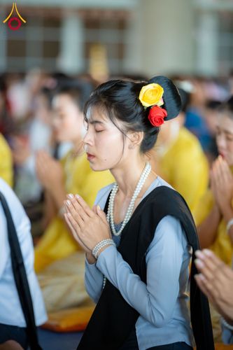 ภาพ No.143739:พิธีถวายผ้าไตร, สวดธรรมจักร, ปฏิบัติธรรม และฟังแสดงพระธรรมเทศนา ภาษาเมียนมา โดยมีสาธุชนชาวเมียนมากว่า 4,000 คน เข้าร่วมพิธี ณ มหารัตนวิหารคด วัดพระธรรมกาย วันอาทิตย์ที่ 7 กรกฎาคม พ.ศ. 2567