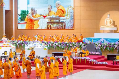 ภาพ No.236278:วันที่ 3 สิงหาคม พ.ศ. 2568 พิธีมุทิตาสักการะพระภิกษุ ผู้สอบได้เปรียญธรรม 9 ประโยค ระดับโลก ปีที่ 37, พิธีมอบโล่และทุนการศึกษา สำนักเรียนบาลีดีเด่นทั่วประเทศ ณ ห้องแก้วสารพัดนึก 1 วัดพระธรรมกาย