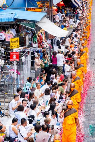 ภาพ No.128548:พิธีอัญเชิญพระบรมสารีริกธาตุ " ใจกลางเมืองนครหาดใหญ่ " เพื่อประดิษฐาน ณ มหารัตนเจดีย์สิริปทุมสวรรค์ (เจดีย์อริยพุทธะ 5 พระองค์) ศูนย์ปฏิบัติธรรมภาคใต้ อ.บางกล่ำ จ.สงขลา  วันที่ 9 มีนาคม พ.ศ. 2567 (ชุดที่ 2)