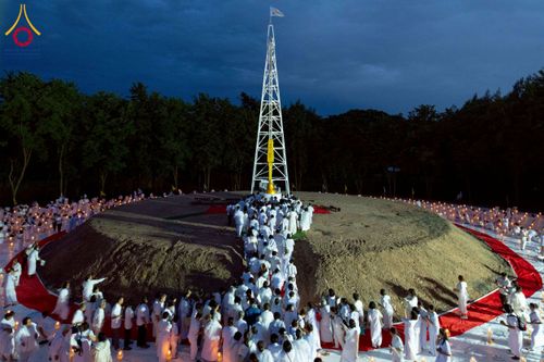 ภาพ No.261948:วันที่ 14 ตุลาคม พ.ศ. 2568 พิธีกลั่นแผ่นดิน โปรยทรายตอกเสาเข็มมหามงคลต้นแรก  สร้างองค์พระเจดีย์และจุดประทีปถวายเป็นพุทธบูชา ณ ศูนย์ปฏิบัติธรรมชัยนาท ต.ธรรมามูล อ.ชัยนาท จ.ชัยนาท