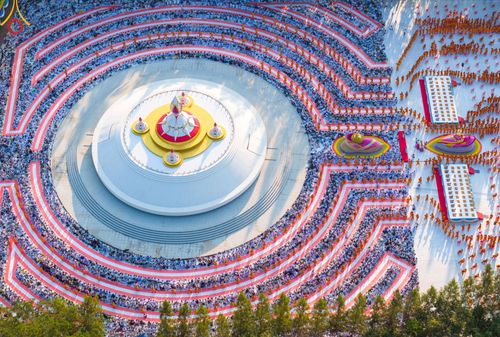 ภาพ No.193020:พิธีตักบาตรพระธรรมยาตรา ณ อนุสรณ์สถานคลองบางนางแท่น อ.สามพราน จ.นครปฐม ในโครงการธรรมยาตรา กตัญญูบูชา มหาปูชนียาจารย์ พระมงคลเทพมุนี(สด จนฺทสโร) พระผู้ปราบมาร อนุสรณ์สถาน 7 แห่ง ปีที่ 13 วันที่ 11 มกราคม พ.ศ.2568