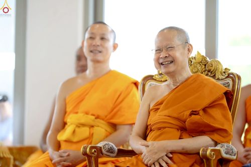 ภาพ No.239456:วันอาทิตย์ที่ 17 สิงหาคม พ.ศ. 2568 พิธีกดปุ่มอัญเชิญรูปเหมือน พระมงคลเทพมุนี (สด จันทสโร)  ณ มหาวิหารแก้วพระมงคลเทพมุนี  ศูนย์ปฏิบัติธรรมแก้วเมืองเลย