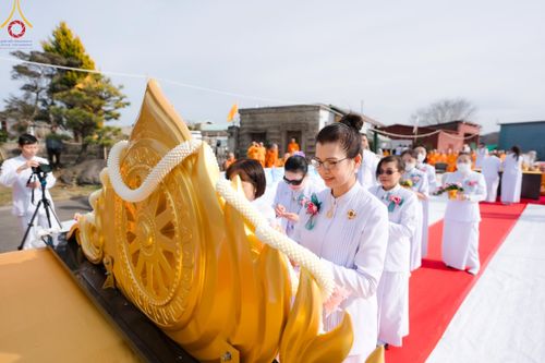 ภาพ No.132239:พิธีประดิษฐานยอดอุโบสถ บูชาธรรม 80 ปี หลวงพ่อธัมมชโย ณ วัดพระธรรมกายโทชิหงิ ประเทศญี่ปุ่น วันอาทิตย์ที่ 24 มีนาคม พ.ศ. 2567