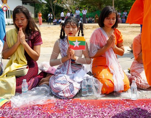 ภาพ No.129066:พระธรรมยาตราเดินธรรมยาตรา ณ ชุมชนรอบศูนย์ปฏิบัติธรรมภาคใต้ อ.บางกล่ำ จ.สงขลา วันที่ 10 มีนาคม พ.ศ. 2567