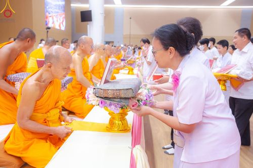 ภาพ No.138864:พิธีถวายกองทุนสนับสนุน การสร้างพระไตรปิฎกฉบับธรรมชัย และอนุรักษ์คัมภีร์ใบลาน น้อมบูชาธรรมหลวงพ่อธัมมชโย 80 ปี ณ ห้องแก้วสารพัดนึก 2 วัดพระธรรมกาย วันเสาร์ที่ 1 มิถุนายน พศ. 2567