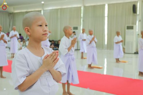 ภาพ No.216250:วันเสาร์ที่ 5 เมษายน พ.ศ. 2568 พิธีตัดปอยผม พิธีขอขมาผู้ปกครอง พิธีขอขมามอบผ้าไตร พิธีบรรพชา พิธีถวายบาตรสามเณร ณ ศูนย์ปฏิบัติธรรมและศูนย์อบรมเยาวชนเพชรบุรี ต.ท่าแลง อ.ท่ายาง จ.เพชรบุรี