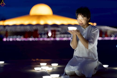 ภาพ No.241041:วันพุธที่ 27 สิงหาคม พ.ศ. 2568 พิธีจุดประทีป ในวันธรรมชัย ณ วัดพระธรรมกาย