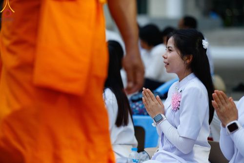 ภาพ No.120376:พิธีต้อนรับพระธรรมยาตรา ในโครงการธรรมยาตรา กตัญญูบูชา มหาปูชนียาจารย์ พระมงคลเทพมุนี(สด จนฺทสโร) พระผู้ปราบมาร อนุสรณ์สถาน 7 แห่ง ปีที่ 12 วันที่ 28 มกราคม พ.ศ. 2567 ณ วัดพระธรรมกาย จ.ปทุมธานี (ชุดที่ 2)