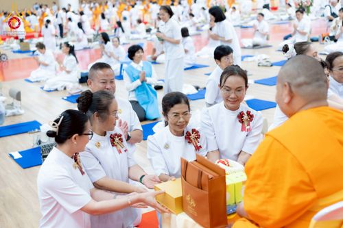 ภาพ No.272934:วันอาทิตย์ที่ 23 พฤศจิกายน พ.ศ.2568 พิธีมุทิตาสักการะ พระมหาเถระและพระเถระ ประจำปีพุทธศักราช 2568 ณ ห้องแก้วสารพัดนึก 2 สภาธรรมกายสากล  วัดพระธรรมกาย