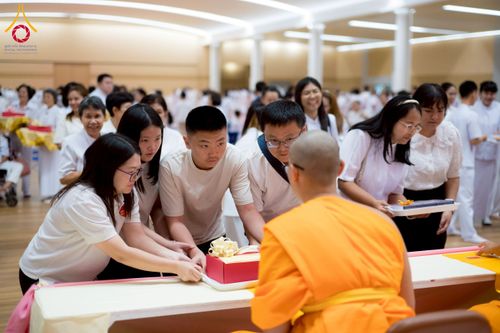 ภาพ No.237896:วันอาทิตย์ที่ 10 สิงหาคม พ.ศ. 2568 พิธีถวายไทยธรรมมุทิตาเปรียญธรรมและบาลีศึกษา ณ ห้องแก้วสารพัดนึก2 วัดพระธรรมกาย ปทุมธานี