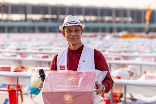 ภาพ No.225119:วันที่ 20 - 27 เมษายน พ.ศ. 2568 "ภาพแห่งความปลื้มที่ไม่มีวันจบ" คณะสงฆ์สามเณร เจ้าหน้าที่ และสาธุชน ร่วมแรงร่วมใจกันเตรียมงานและเก็บงาน เพื่อวันคุ้มครองโลก พิธีถวายมหาสังฆทานคณะสงฆ์ 40,000 กว่าวัดทั่วประเทศ