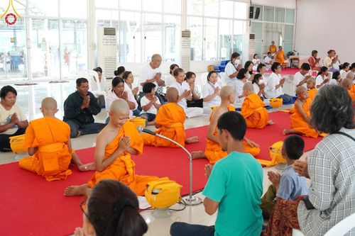 ภาพ No.134906:พิธีตัดปอยผม พิธีขอขมารับผ้าไตร พิธีบรรพชา และพิธีถวายบาตร ในโครงการบรรพชาสามเณร ฟื้นฟูพระพุทธศาสนาทั่วไทย  ณ ศูนย์ปฏิบัติธรรมและศูนย์อบรมเยาวชนเพชรบุรี ต.ท่าแลง อ.ท่ายาง จ.เพชรบุรี