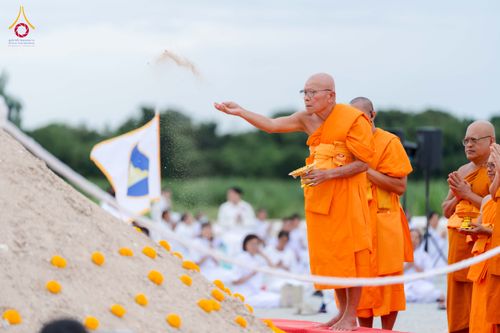 ภาพ No.346540:วันอาทิตย์ที่ 30 สิงหาคม พ.ศ.2569 พิธีทอดผ้าป่า สวดธรรมจักรกัปปวัตนสูตรกลั่นแผ่นดินโปรยรัตนชาติ  สถาปนาองค์พระเจดีย์เพื่อสร้างสันติภาพโลก  ณ ศูนย์ปฏิบัติธรรมพนมสารคาม (เพชรตะวัน) จังหวัดฉะเชิงเทรา