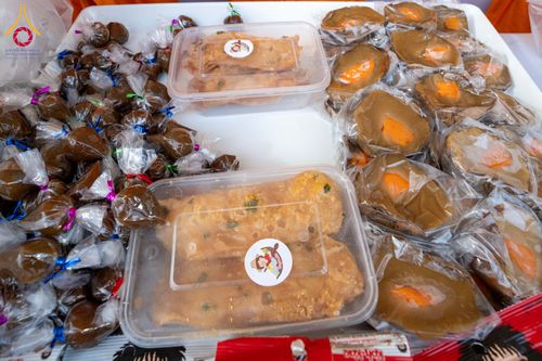 ภาพ No.295912:วันที่ 17 มกราคม พ.ศ. 2569 พิธีถวายภัตตาหารเป็นสังฆทาน แด่พระธรรมยาตรา ณ วัดโบสถ์บน ต.บางคูเวียง จ.นนทบุรี อนุสรณ์สถานลำดับที่ 4 สถานที่เกิดด้วยกายธรรม ในโครงการธรรมยาตรา กตัญญูบูชา มหาปูชนียาจารย์ พระมงคลเทพมุนี(สด จนฺทสโร) พระผู้ปราบมาร อนุสรณ์สถาน 7 แ