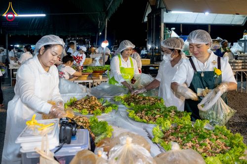 ภาพ No.300966:วันที่ 23 มกราคม พ.ศ. 2569 พิธีถวายภัตตาหารเป็นสังฆทาน แด่พระธรรมยาตรา ณ อนุสรณ์สถานบางปลา วัดบางปลา อำเภอบางเลน จังหวัดนครปฐม ในโครงการธรรมยาตรา กตัญญูบูชา มหาปูชนียาจารย์ พระมงคลเทพมุนี(สด จนฺทสโร) พระผู้ปราบมาร อนุสรณ์สถาน 7 แห่ง ปีที่ 14