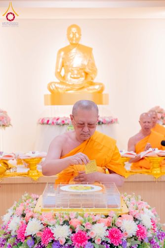 ภาพ No.319145:วันที่ 29 มีนาคม พ.ศ.2569 พิธีอัญเชิญรูปหล่อพระมงคลเทพมุนี (สด จนฺทสโร) ประดิษฐาน ณ ห้องปฏิบัติธรรม “มงคลรัตนโชติ”  วัดพระธรรมกายชิคาโก ประเทศสหรัฐอเมริกา