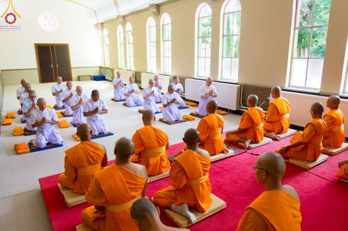 ภาพ No.83864:พิธีเวียนประทักษิณ,พิธีบรรพชาและพิธีอุปสมบทหมู่ ในโครงการอบรมพระธรรมทายาทในทวีปยุโรป  รุ่นที่ 9 วันอาทิตย์ที่ 16 กรกฎาคม พ.ศ. 2566 ณ วัดพระธรรมกายเบเนลักซ์  ประเทศเบลเยียม