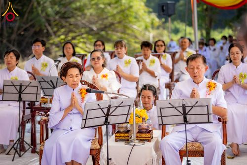 ภาพ No.285776:วันพุธที่ 10 ธันวาคม พ.ศ.2568  พิธีตอกเสาเข็มมงคลต้นสุดท้าย รองรับองค์พระเจดีย์เพื่อสร้างสันติภาพโลก ณ ศูนย์ปฏิบัติธรรมและศูนย์อบรมเยาวชน ชัยนาท