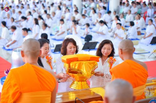 ภาพ No.327273:วันศุกร์ที่ 1 พฤษภาคม พ.ศ.2569 พิธีทอดผ้าป่า โปรยรัตนชาติ ตอกเสาเข็มมงคลต้นแรก สถาปนา “องค์พระเจดีย์เพื่อสร้างสันติภาพโลก” (แห่งแรกของภาคอีสาน) ณ ธุดงคสถานอำนาจเจริญ  อ.เมือง จ.อำนาจเจริญ