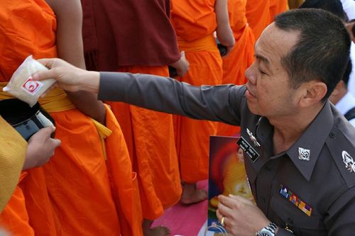 ภาพ No.15842:ประมวลภาพตักบาตรพระ 3 แผ่นดิน พระ 10,000 รูป ปีที่ 2 จ.เชียงราย