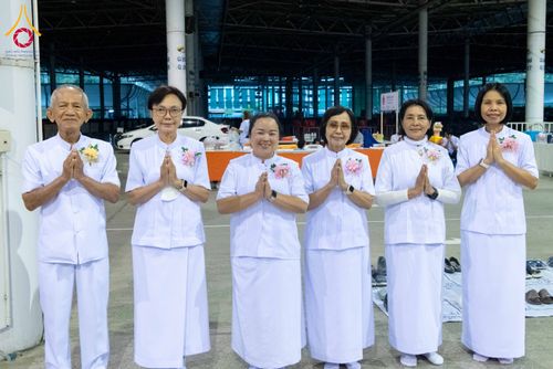 ภาพ No.303094:วันที่ 26 มกราคม พ.ศ. 2569 พิธีถวายภัตตาหารเป็นสังฆทาน แด่พระธรรมยาตรา ณ วัดพระธรรมกาย  จังหวัดปทุมธานี ในโครงการธรรมยาตรา กตัญญูบูชา มหาปูชนียาจารย์ พระมงคลเทพมุนี(สด จนฺทสโร) พระผู้ปราบมาร อนุสรณ์สถาน 7 แห่ง ปีที่ 14