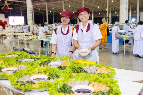 ภาพ No.302990:วันที่ 26 มกราคม พ.ศ. 2569 พิธีถวายภัตตาหารเป็นสังฆทาน แด่พระธรรมยาตรา ณ วัดพระธรรมกาย  จังหวัดปทุมธานี ในโครงการธรรมยาตรา กตัญญูบูชา มหาปูชนียาจารย์ พระมงคลเทพมุนี(สด จนฺทสโร) พระผู้ปราบมาร อนุสรณ์สถาน 7 แห่ง ปีที่ 14