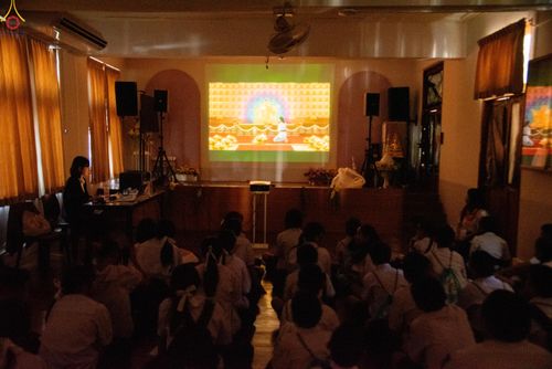 ภาพ No.288949:วันพุธที่ 17 ธันวาคม พ.ศ.2568 กิจกรรมเยาวชนไทยรวมใจทำความดี "เด็กดีมหานคร ต้นแบบด้านศีลธรรม" แข่งขันสอบตอบปัญหาศีลธรรมในพระพุทธศาสนา ครั้งที่ 7 และวันรวมพลังเด็กดี V-Star ประจำปี 2568 ณ วัดมหาธาตุยุวราชรังสฤษฎิ์ราชวรมหาวิหาร กรุงเทพมหานคร