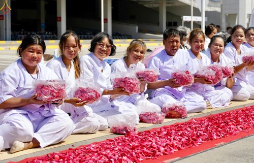 ภาพ No.304086:วันที่ 25 มกราคม พ.ศ. 2569 พิธีต้อนรับพระธรรมยาตรา  รร.สามัคคีราษฏร์บำรุง-วัดพระธรรมกาย ในโครงการธรรมยาตรา กตัญญูบูชา มหาปูชนียาจารย์ พระมงคลเทพมุนี(สด จนฺทสโร) พระผู้ปราบมาร อนุสรณ์สถาน 7 แห่ง ปีที่ 14