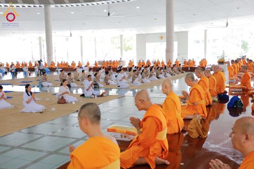 ภาพ No.311557:วันจันทร์ที่ 23 กุมภาพันธ์ พ.ศ. 2569 เปิดโลกทัศน์ผู้บริหารสถานศึกษายุคใหม่ เรียนรู้ต้นแบบการพัฒนาคนผ่านพลัง “บวร–V-Star” ผู้เข้ารับการพัฒนาตามโครงการ สพฐ. ศึกษาดูงานวัดพระธรรมกาย เสริมภาวะผู้นำคุณธรรมสู่การบริหารโรงเรียนอย่างยั่งยืน ณ อาคาร 100 ปี คุณยาย