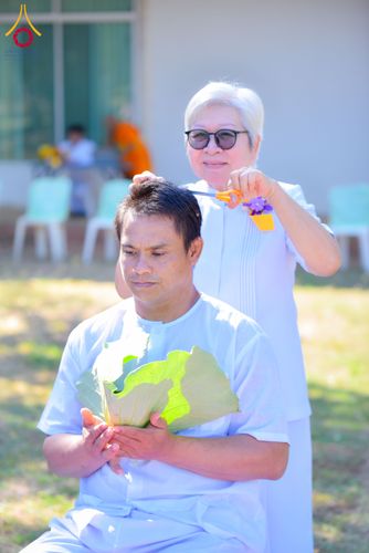 ภาพ No.285127:วันเสาร์ที่ 6 ธันวาคม พ.ศ.2568  พิธีอุปสมบทธรรมทายาท โครงการบรรพชาอุปสมบทหมู่  รุ่นบูชาธรรมมหาปูชนียาจารย์ ประจำปี 2568 ศูนย์ปฏิบัติธรรมและศูนย์อบรมเยาวชนเพชรบุรี อ.ท่ายาง จ.เพชรบุรี ณ วัดศีลคุณาราม อ.เขาย้อย เพชรบุรี