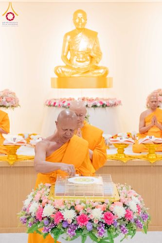 ภาพ No.319148:วันที่ 29 มีนาคม พ.ศ.2569 พิธีอัญเชิญรูปหล่อพระมงคลเทพมุนี (สด จนฺทสโร) ประดิษฐาน ณ ห้องปฏิบัติธรรม “มงคลรัตนโชติ”  วัดพระธรรมกายชิคาโก ประเทศสหรัฐอเมริกา