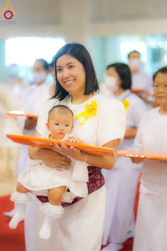 ภาพ No.86353:วันธรรมชัย ปีที่ 55 พิธีทอดผ้าป่ากฐินสมทบครั้งที่1, พิธีเจริญพุทธมนต์ ลูกนิมิตมหาสมบัติฯ พิธีจุดประทีป,พิธีฉลองชัยสวดมนต์บทธัมมจักกัปปวัตนสูตร วันอาทิตย์ที่ 27 สิงหาคม พ.ศ.2566 ณ สภาธรรมกายสากล / มหารัตนวิหารคด วัดพระธรรมกาย