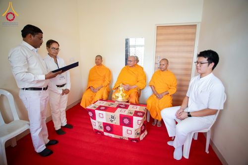 ภาพ No.283725:วันที่ 6-7 ธันวาคม พ.ศ. 2568  พิธีรับมอบหนังสือแสดงเจตจำนงถวายสิทธิครอบครองและใช้ประโยชน์วัดสันติวัน เมืองนาคปูร์  พิธีจุดโคมประทีปถวายเป็นพุทธบูชา และอุทิศบุญกุศลแด่ ดร.บี.อาร์. อัมเบดการ์  พิธีบูชาข้าวพระถ่ายทอดสดจากประเทศไทย