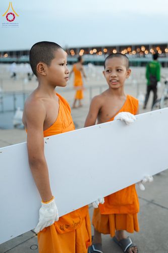 ภาพ No.326442:วันที่ 26 -27 เมษาบน พ.ศ.2569 การเก็บงานแผ่นหน้าโต๊ะที่ลานธรรม งานถวายมหาสังฆทาน 40,000 กว่าวัดทั่วประเทศ ณ ลานธรรม วัดพระธรรมกาย