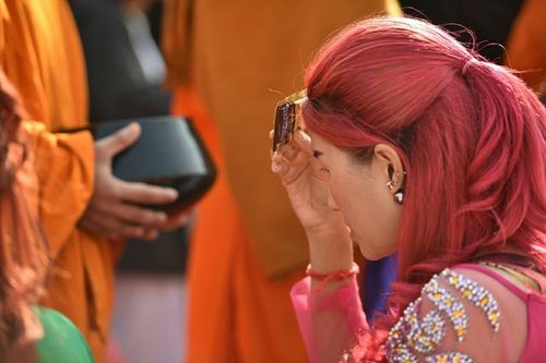 ภาพ No.15845:ประมวลภาพตักบาตรพระ 3 แผ่นดิน พระ 10,000 รูป ปีที่ 2 จ.เชียงราย