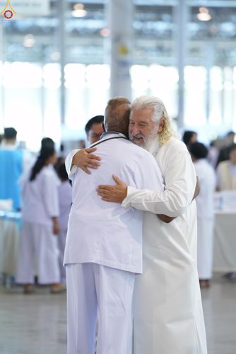 ภาพ No.311449:วันอาทิตย์ต้นเดือนที่ 1 มีนาคม พ.ศ.2569 พิธีตักบาตร และ พิธีบูชาข้าวพระ ณ สภาธรรมกายสากล วัดพระธรรมกาย