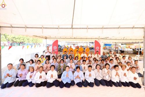 ภาพ No.306710:ภาพเบื้องหลังอาสาสมัครรวมใจ ชุดที่ 5 ในโครงการธรรมยาตรา กตัญญูบูชา มหาปูชนียาจารย์ พระมงคลเทพมุนี(สด จนฺทสโร) พระผู้ปราบมาร อนุสรณ์สถาน 7 แห่ง ปีที่ 14