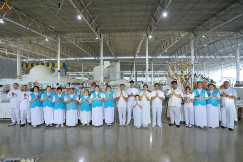 ภาพ No.318269:วันอาทิตย์ต้นเดือนที่ 5 เมษายน พ.ศ.2569 พิธีตักบาตร ณ บ้านแก้วเรือนทองคุณยายอาจารย์ฯ วัดพระธรรมกาย