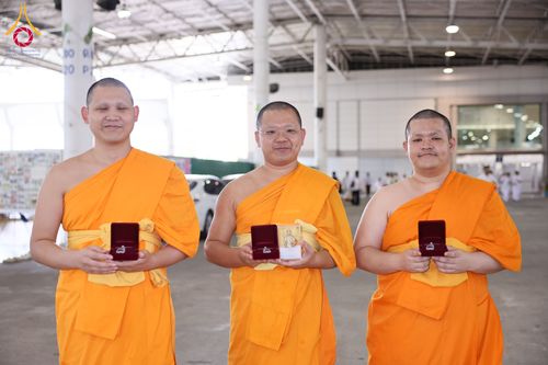ภาพ No.338138:วันอาทิตย์ต้นเดือน 5 กรกฎาคม พ.ศ.2569 สัมมนาพิเศษ พิธีมอบพระของขวัญ ณ ห้องแก้วสารพัด1 วัดพระธรรมกาย