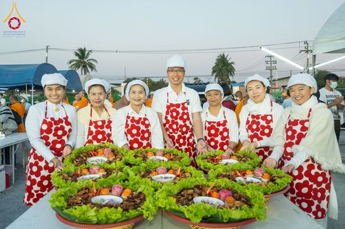 ภาพ No.290756:วันที่ 9 มกราคม พ.ศ. 2569 พิธีถวายภัตตาหารเป็นสังฆทาน แด่พระธรรมยาตรา ณ อนุสรณ์สถานคลองบางนางแท่น อ.สามพราน จ.นครปฐม ในโครงการธรรมยาตรา กตัญญูบูชา มหาปูชนียาจารย์ พระมงคลเทพมุนี(สด จนฺทสโร) พระผู้ปราบมาร อนุสรณ์สถาน 7 แห่ง ปีที่ 14