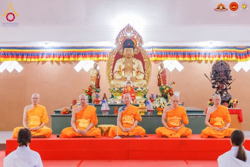 ภาพ No.284590:วันพุธที่ 17  ธันวาคม พ.ศ.2568  พิธีบวชอุบาสิกาแก้ว อินโดนีเซีย ณ ประเทศอินโดนีเซีย