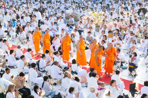 ภาพ No.293836:วันที่ 14 มกราคม พ.ศ. 2569 พิธีจุดประทีปถวายเป็นพุทธบูชา และบูชาธรรมมหาปูชนียาจารย์  ณ วัดสองพี่น้อง ต.ต้นตาล อ.สองพี่น้อง จ.สุพรรณบุรี ในโครงการธรรมยาตรา กตัญญูบูชา มหาปูชนียาจารย์ พระมงคลเทพมุนี(สด จนฺทสโร) พระผู้ปราบมาร อนุสรณ์สถาน 7 แห่ง ปีที่ 14