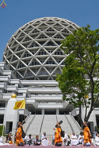 ภาพ No.304616:วันที่ 25 มกราคม พ.ศ. 2569 พิธีต้อนรับพระธรรมยาตรา (ภาพชุดที่ 2) รร.สามัคคีราษฏร์บำรุง-วัดพระธรรมกาย ในโครงการธรรมยาตรา กตัญญูบูชา มหาปูชนียาจารย์ พระมงคลเทพมุนี(สด จนฺทสโร) พระผู้ปราบมาร อนุสรณ์สถาน 7 แห่ง ปีที่ 14