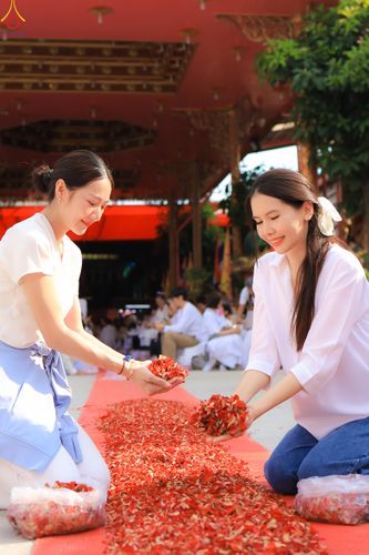 ภาพ No.294964:วันที่ 14 มกราคม พ.ศ. 2569 พิธีต้อนรับพระธรรมยาตรา อนุสรณ์สถานลำดับที่ 4  สถานที่เกิดด้วยกายธรรม ณ วัดโบสถ์บน ต.บางคูเวียง จ.นนทบุรี ในโครงการธรรมยาตรา กตัญญูบูชา มหาปูชนียาจารย์ พระมงคลเทพมุนี(สด จนฺทสโร) พระผู้ปราบมาร อนุสรณ์สถาน 7 แห่ง ปีที่ 14