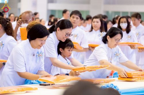 ภาพ No.215619:วันอาทิตย์ต้นเดือนที่ 6 เมษายน พ.ศ. 2568 ขบวนอัญเชิญผ้าป่าสมทบ มหาสังฆทาน 40,000 กว่าวัดทั่วประเทศ ณ สภาธรรมกายสากล วัดพระธรรมกาย