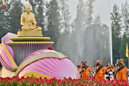 ภาพ No.120245:พิธีต้อนรับพระธรรมยาตรา ในโครงการธรรมยาตรา กตัญญูบูชา มหาปูชนียาจารย์ พระมงคลเทพมุนี(สด จนฺทสโร) พระผู้ปราบมาร อนุสรณ์สถาน 7 แห่ง ปีที่ 12 วันที่ 28 มกราคม พ.ศ. 2567 ณ วัดพระธรรมกาย จ.ปทุมธานี